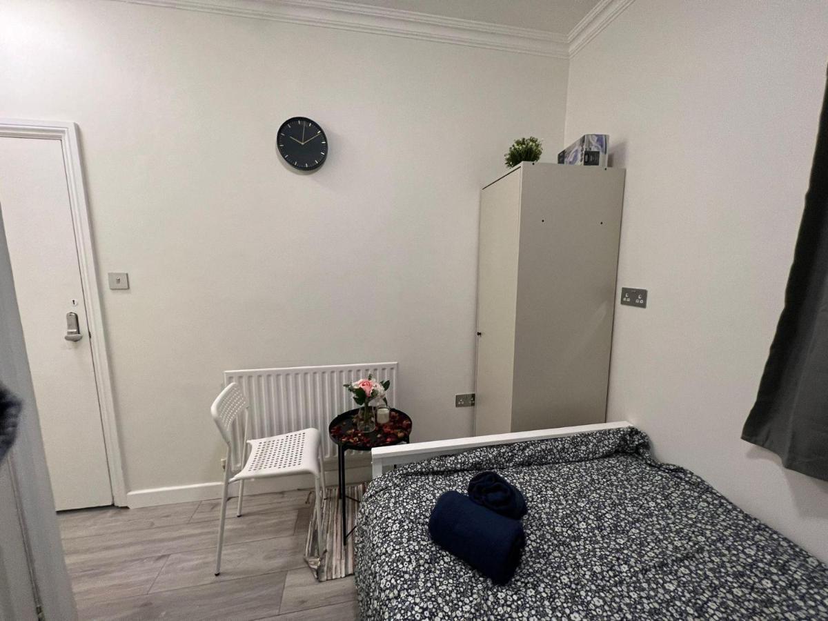 Lovely Apartment Close To Acton Central Station London Ngoại thất bức ảnh